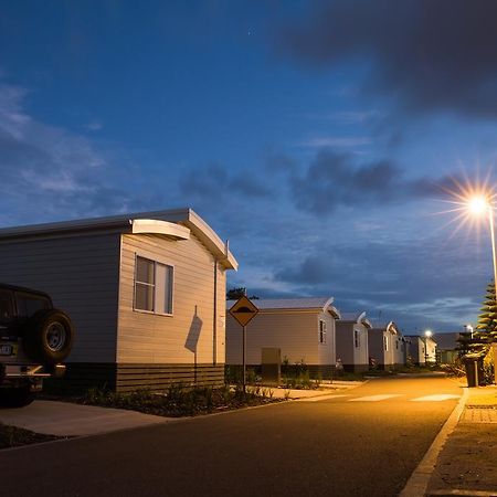 Nrma Stockton Beach Holiday Park Otel Oda fotoğraf